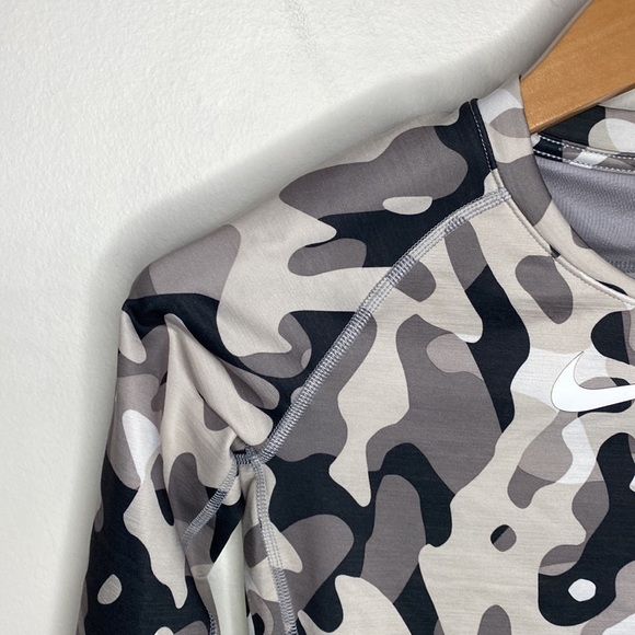 Nike Dri Fit Long Sleeve Camo Print Stretch Training Fleece lined Shirt size M - Picture 6 of 11